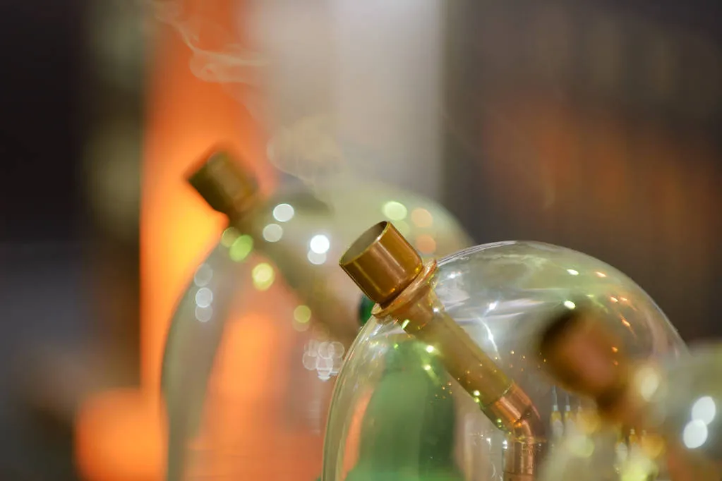 电子烟产生的烟雾主要是由烟油经过雾化器的雾化后产生的，要想体验感良好，选择优质的烟油是很重要的。