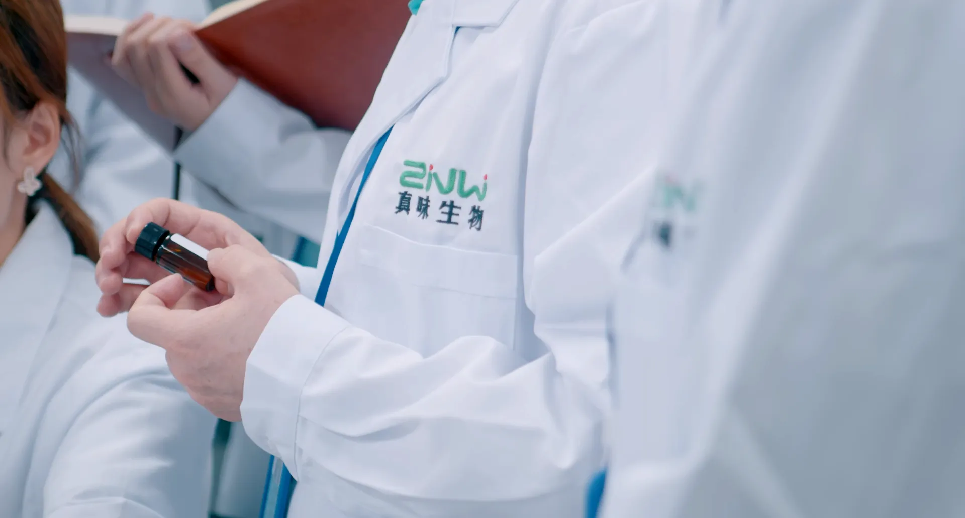 真味生物（云南）研究院的研发负责人就大家最关注的“烟草提取物在电子雾化液中的应用”和“真味生物云南研究院研究现状”这两个问题进行了深入分享。