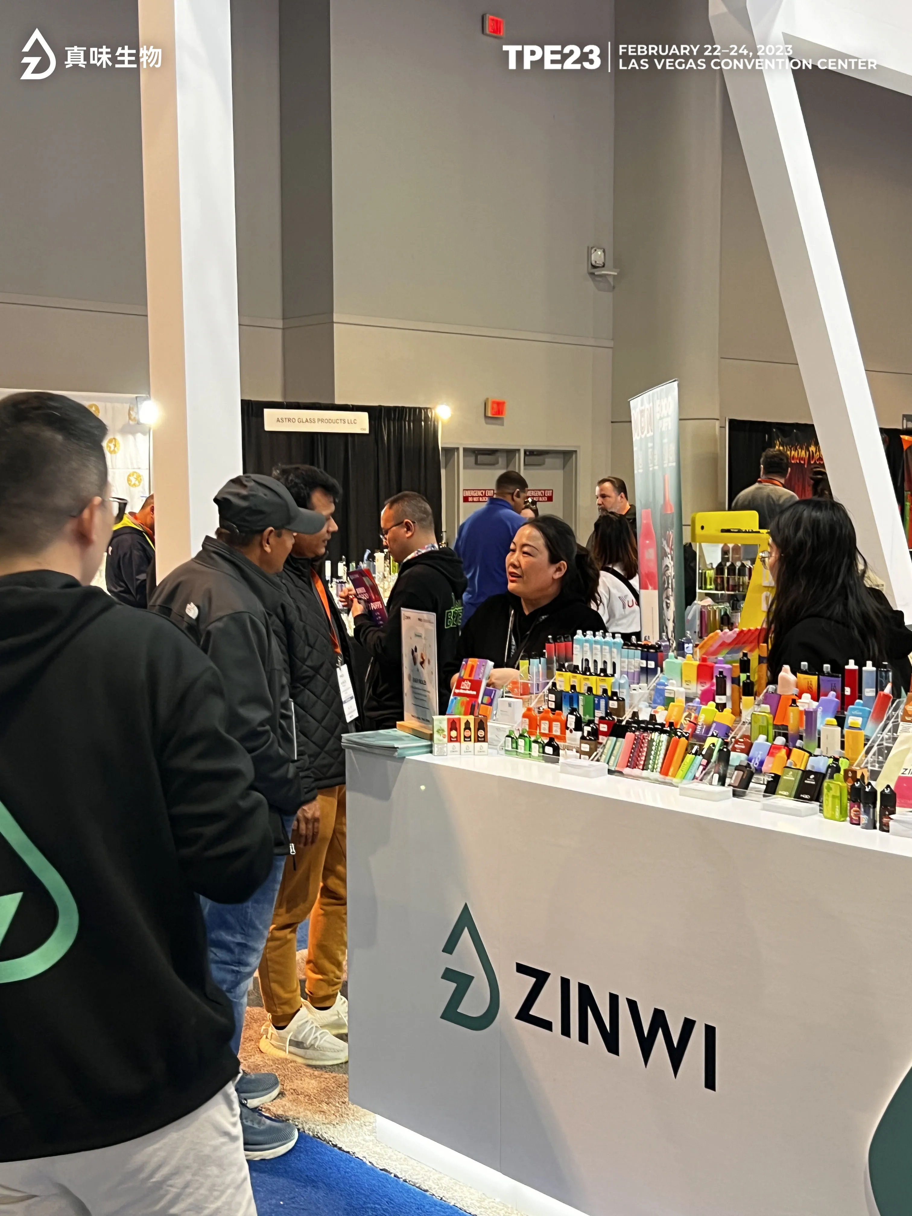 真味展区呈三面开放式设计，字母“Z”融入支撑结构，相得益彰，简洁精致。